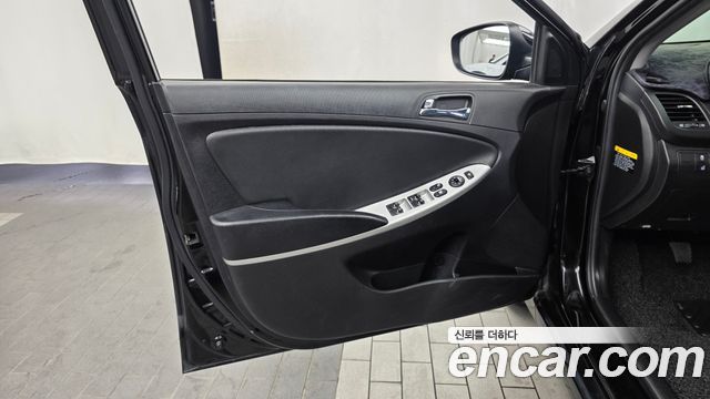 Hyundai Accent 2015 — photo 14