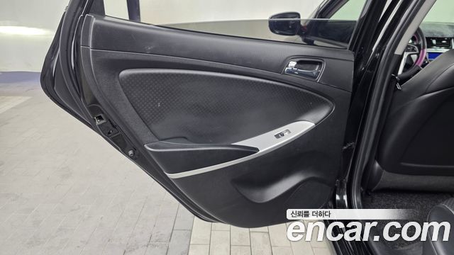 Hyundai Accent 2015 — photo 15