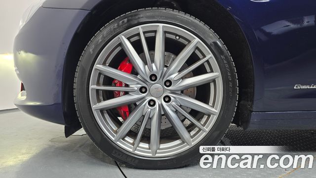 Maserati Quattroporte 2019 — photo 5