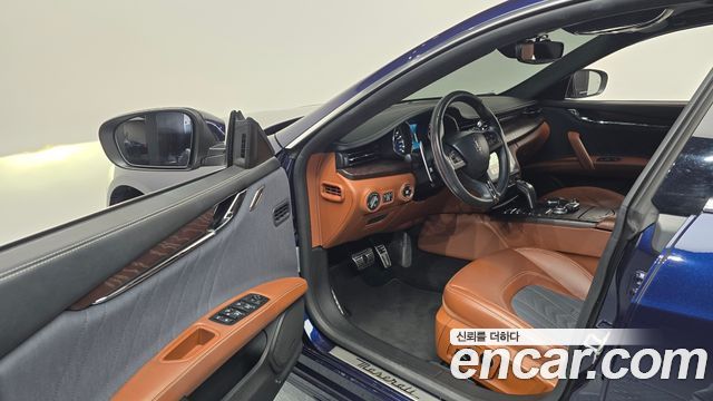 Maserati Quattroporte 2019 — photo 10