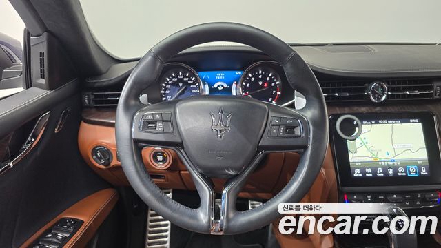 Maserati Quattroporte 2019 — photo 12