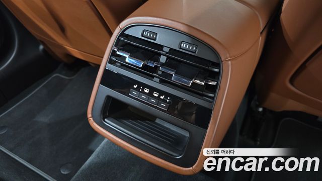 Maserati Quattroporte 2019 — photo 18