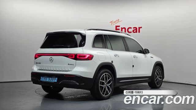 Mercedes-Benz EQB 2023 — photo 2
