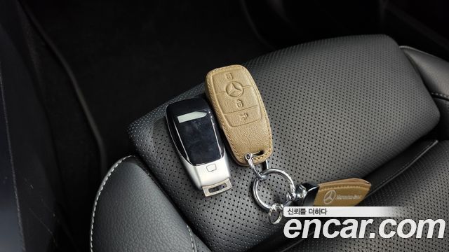 Mercedes-Benz EQB 2023 — photo 18