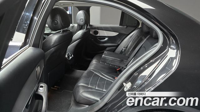 Mercedes-Benz C-Class 2017 — photo 12
