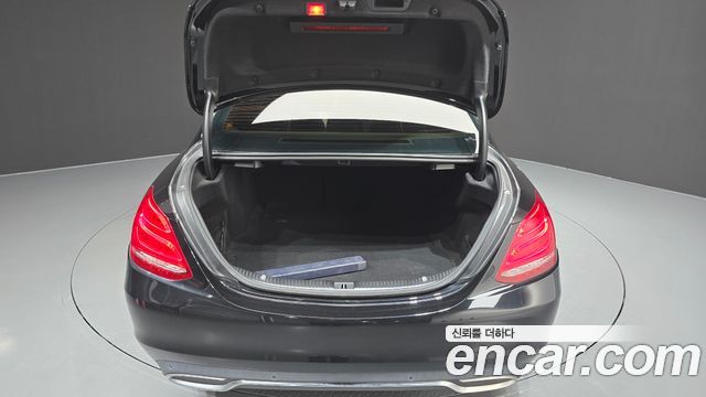 Mercedes-Benz C-Class 2017 — photo 20