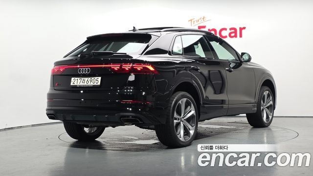 Audi Q8 2025 — photo 2