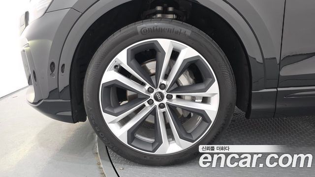Audi Q8 2025 — photo 5
