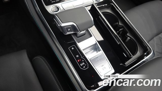Audi Q8 2025 — photo 9
