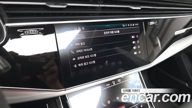 Audi Q8 2025 — photo 16