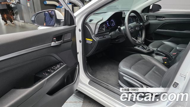 Hyundai AVANTE 2019 — photo 13