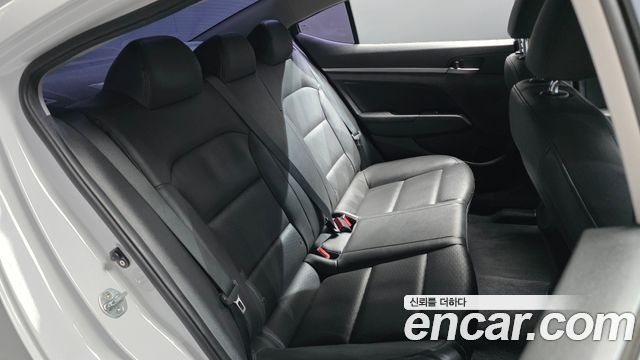 Hyundai AVANTE 2019 — photo 17
