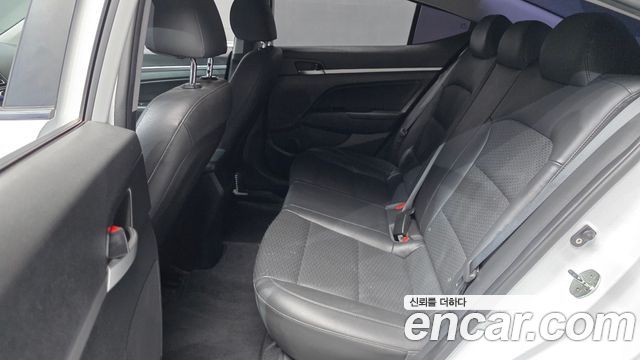Hyundai AVANTE 2019 — photo 18