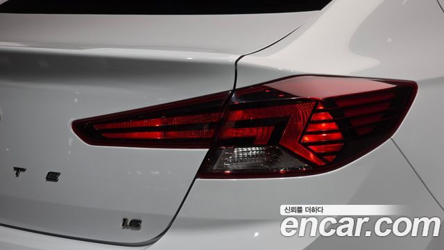 Hyundai AVANTE 2019 — photo 9