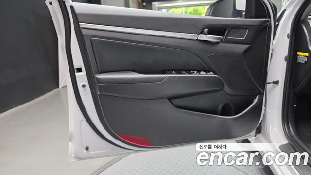 Hyundai AVANTE 2019 — photo 14