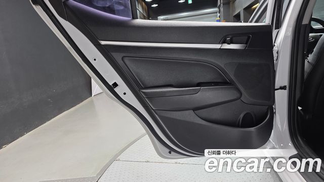 Hyundai AVANTE 2019 — photo 15
