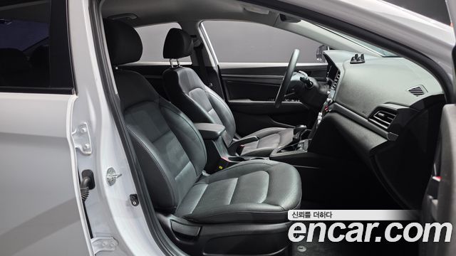Hyundai AVANTE 2019 — photo 16