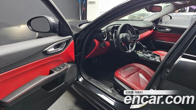 Alfa Romeo Giulia 2017 — photo 10