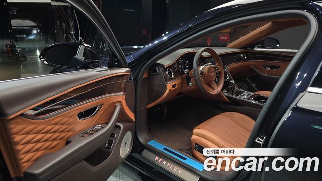 Bentley Flying Spur 2021 — photo 13