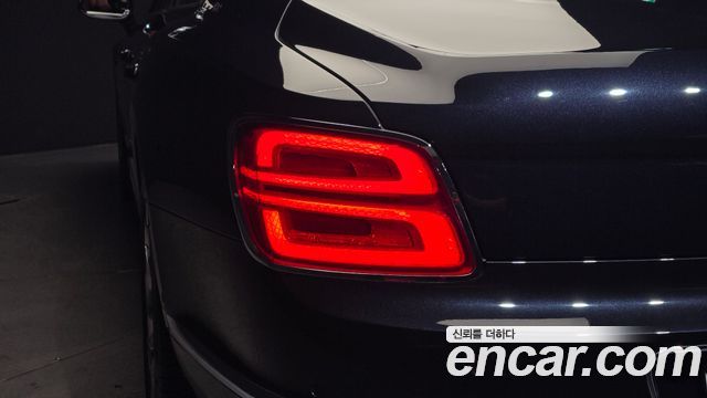 Bentley Flying Spur 2021 — photo 9