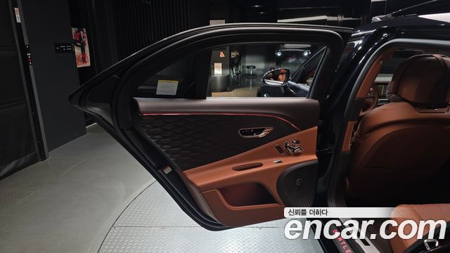 Bentley Flying Spur 2021 — photo 15
