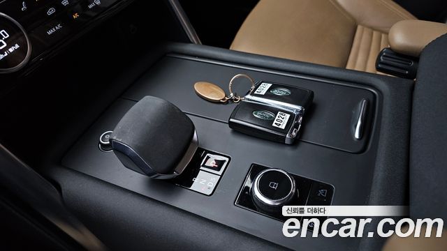 Land Rover Discovery 2022 — photo 12
