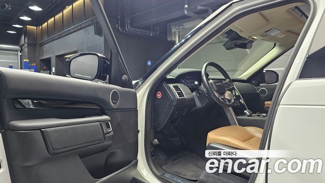 Land Rover Discovery 2022 — photo 13