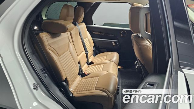 Land Rover Discovery 2022 — photo 17