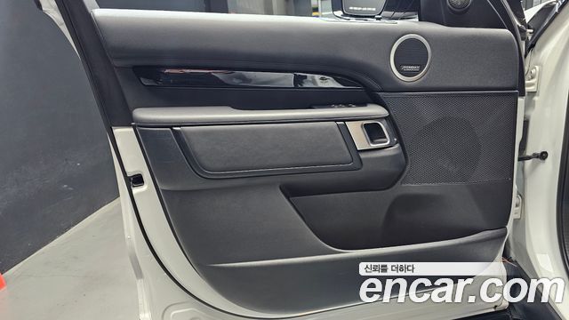 Land Rover Discovery 2022 — photo 14
