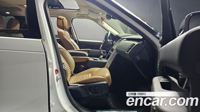 Land Rover Discovery 2022 — photo 16