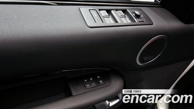Land Rover Discovery 2022 — photo 28