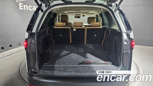 Land Rover Discovery 2022 — photo 32