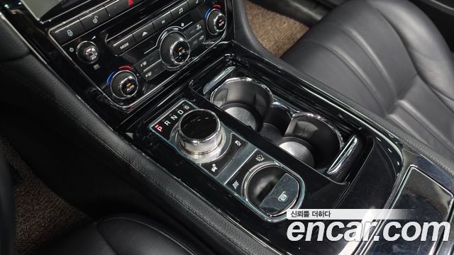 Jaguar XJ 2014 — photo 9