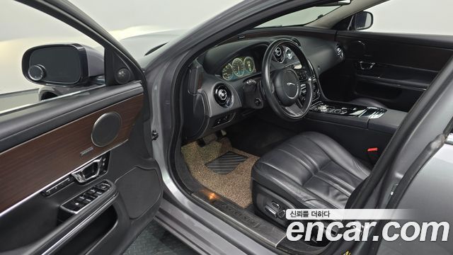 Jaguar XJ 2014 — photo 10
