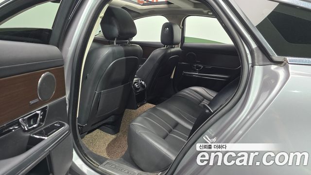 Jaguar XJ 2014 — photo 11