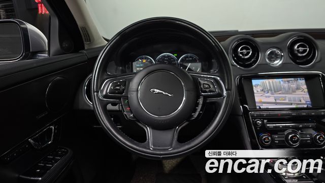 Jaguar XJ 2014 — photo 12