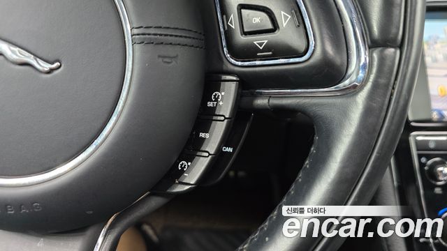 Jaguar XJ 2014 — photo 16
