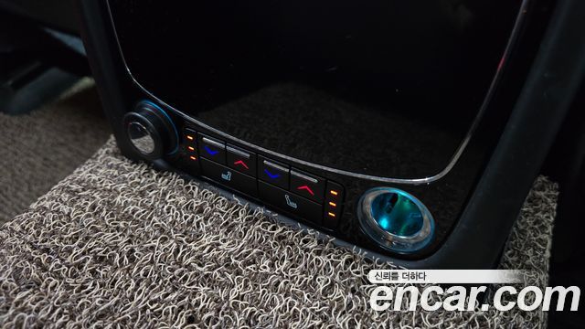 Jaguar XJ 2014 — photo 17
