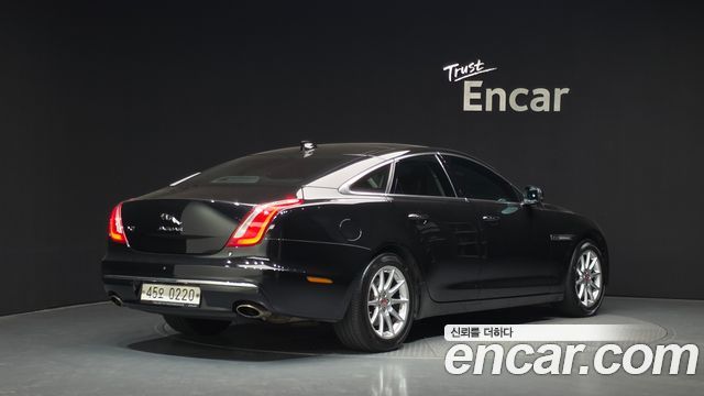 Jaguar XJ 2016 — photo 2