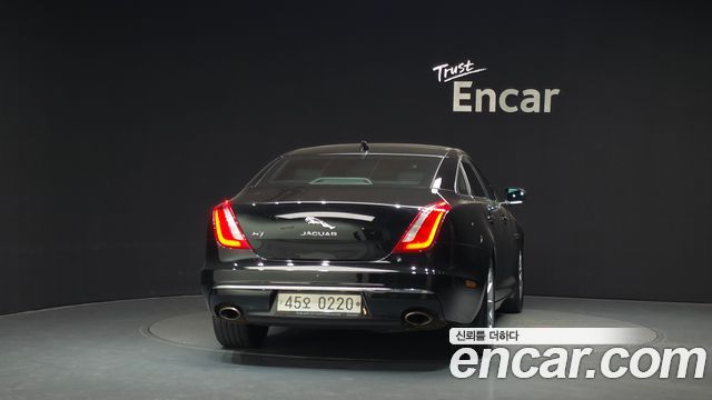 Jaguar XJ 2016 — photo 4