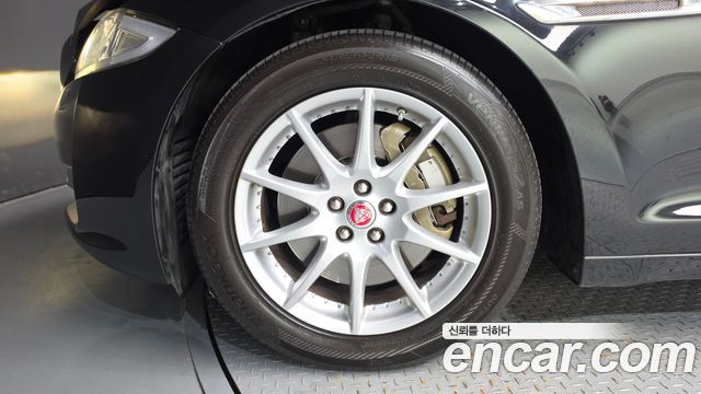 Jaguar XJ 2016 — photo 5