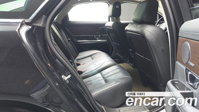 Jaguar XJ 2016 — photo 12