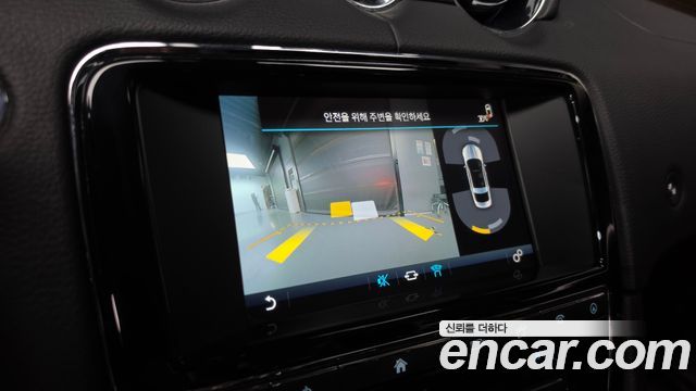 Jaguar XJ 2016 — photo 15