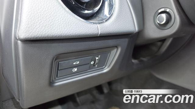 Jaguar XJ 2016 — photo 16