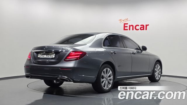 Mercedes-Benz E-Class 2018 — photo 2