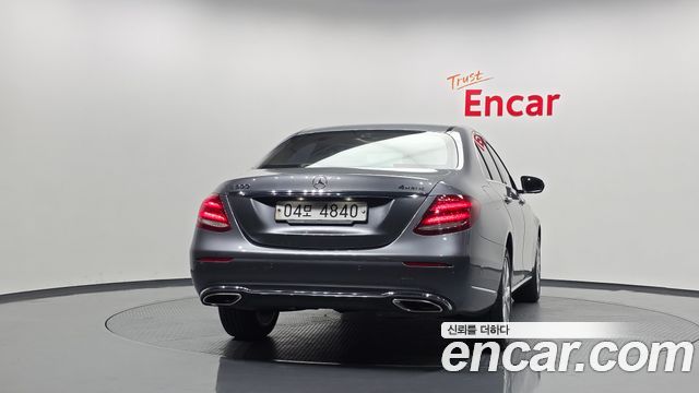 Mercedes-Benz E-Class 2018 — photo 4
