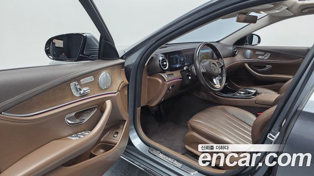 Mercedes-Benz E-Class 2018 — photo 10