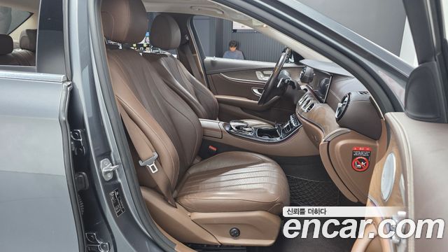 Mercedes-Benz E-Class 2018 — photo 11