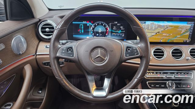 Mercedes-Benz E-Class 2018 — photo 13