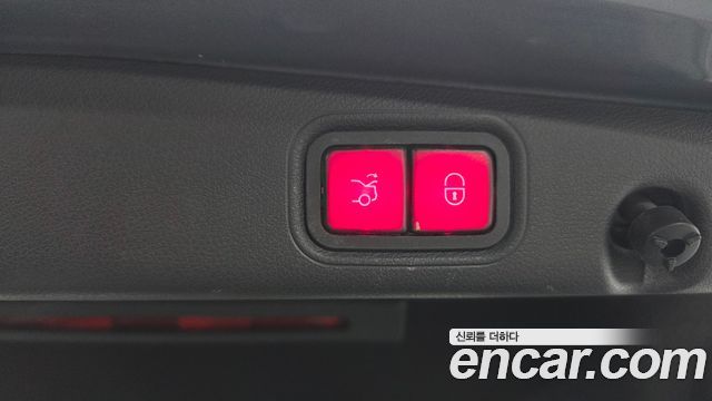 Mercedes-Benz E-Class 2018 — photo 19